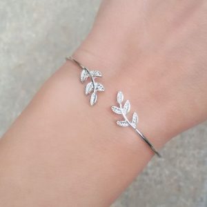 wing shaped ear